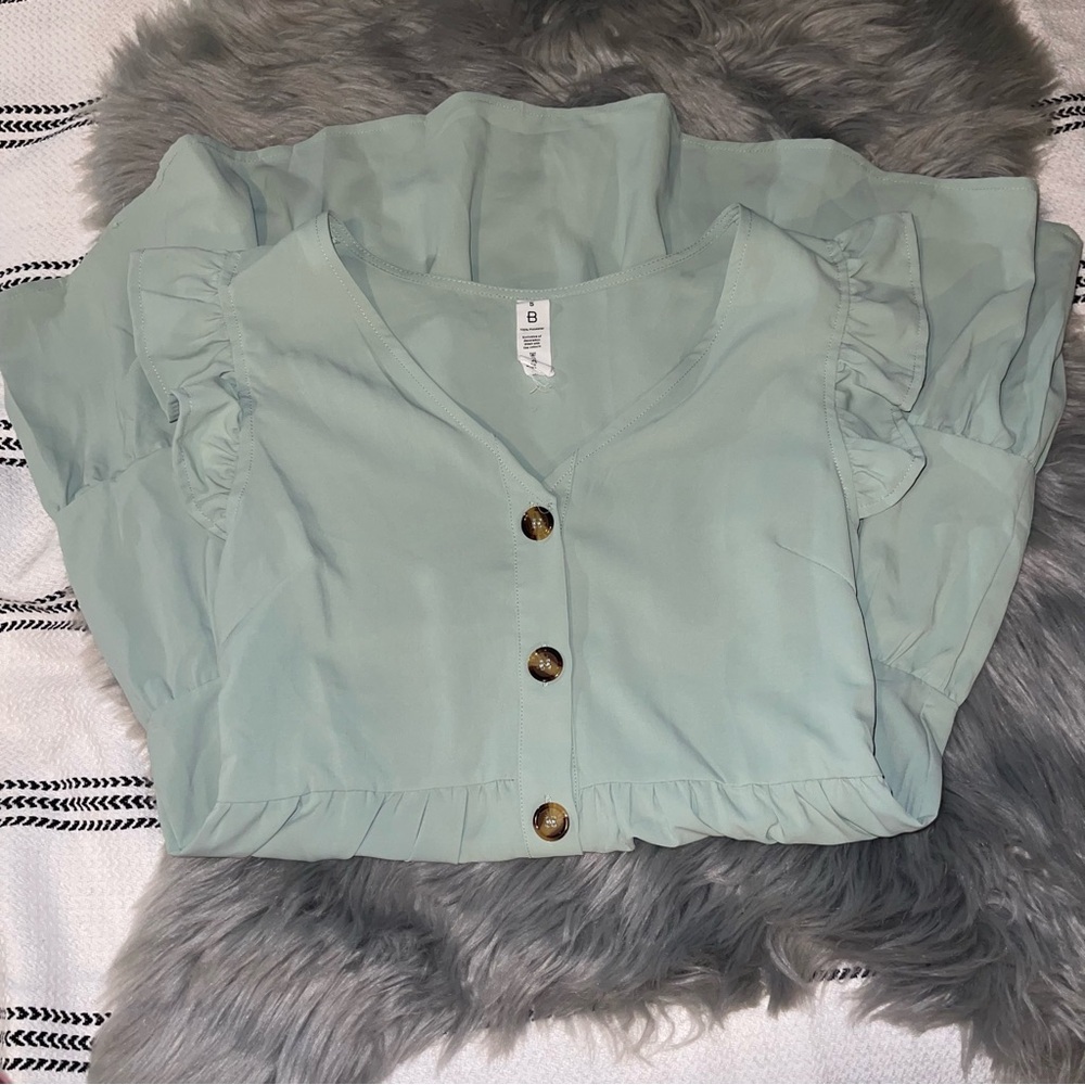 Green Ruffle Dress Size Small - Picture 9 of 10